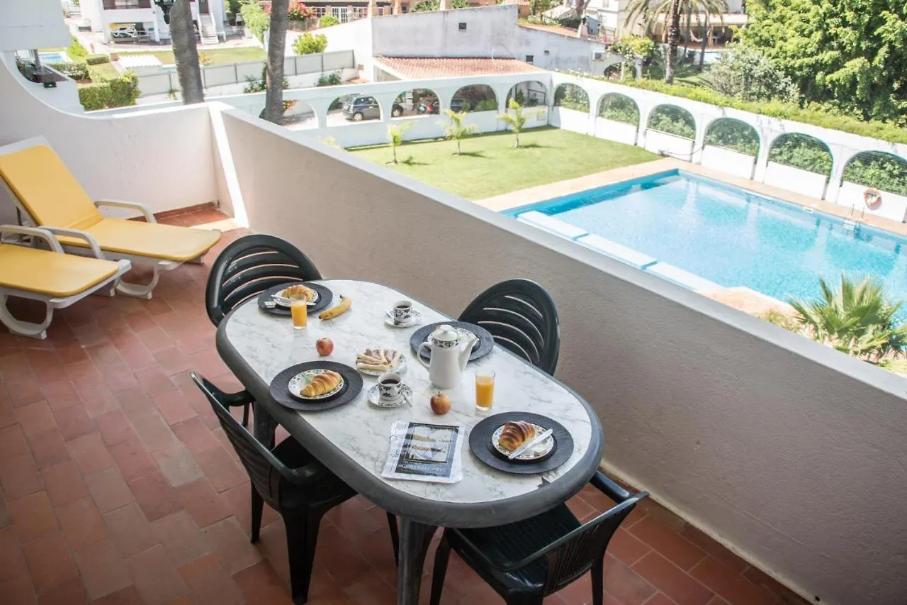 2 Bedroom Apartment In Quarteira With Balcony, Pool And Wi-Fi By Centralgarve